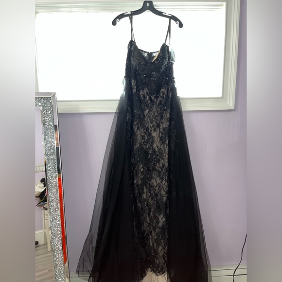 Dress - Picture 2 of 4